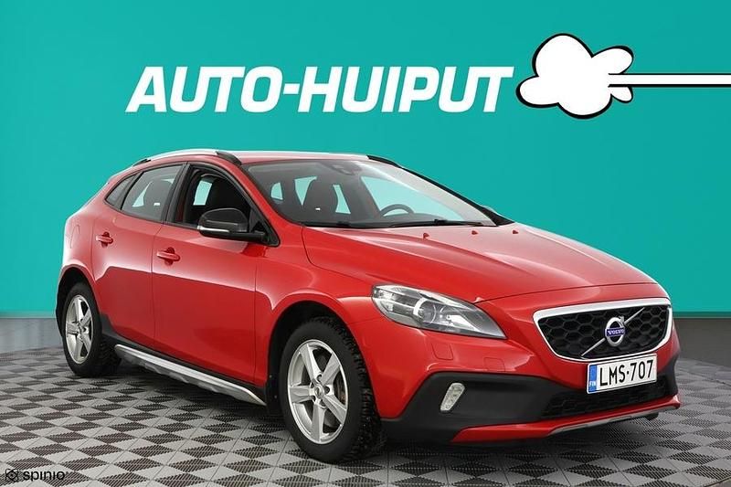 Käytetty Volvo V40 Momentum 120 HP (88 kW) 2016 Viistoperä