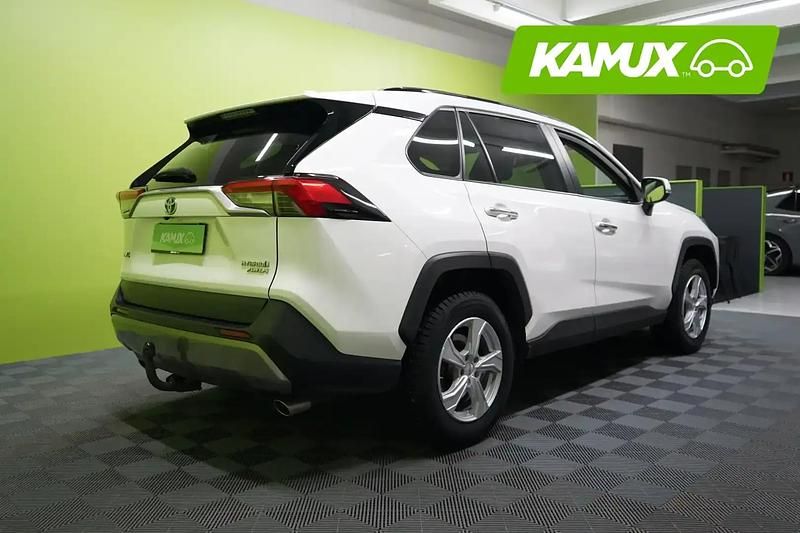 Käytetty Toyota RAV4 Hybrid Comfort 178 HP (130 kW) 2022 Valkoinen Katumaasturi