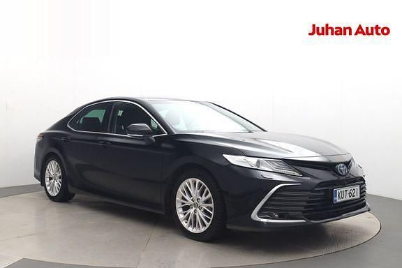 Musta Käytetty 2022 Toyota Camry Business Edition Sedan | 32 990 € (Kallis) - Kuva 1/4