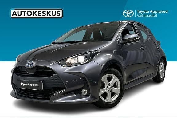 Käytetty Toyota Yaris Active 114 HP (83 kW) 2022 Harmaa Viistoperä