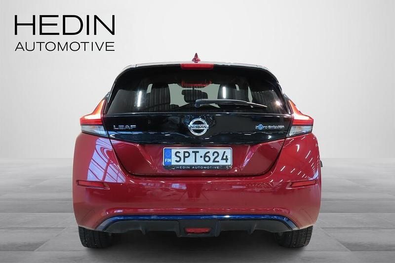 Käytetty Nissan Leaf N-Connecta 160 kW (218 HP) 2021 Punainen Viistoperä