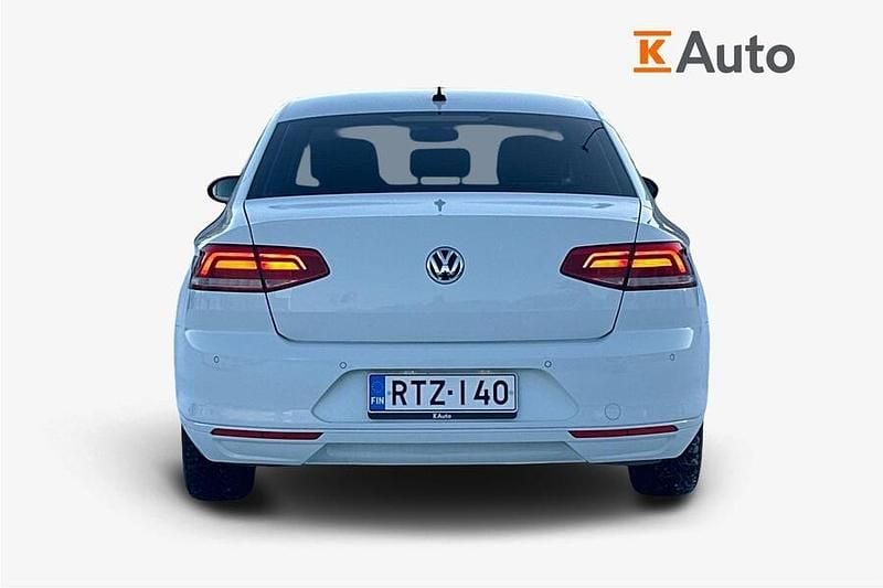 Käytetty VW Passat Comfortline 150 HP (110 kW) 2019 Valkoinen Sedan