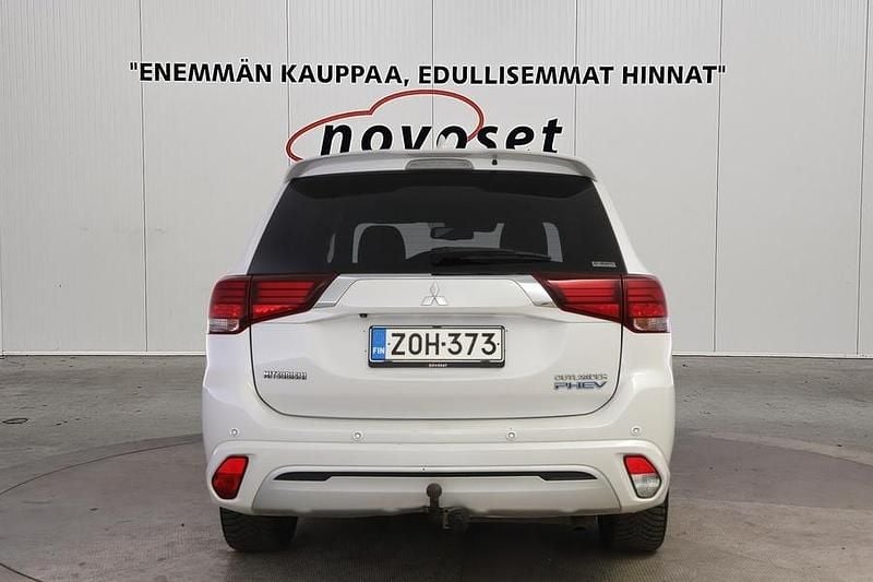 Käytetty Mitsubishi Outlander P-HEV Instyle 135 HP (99 kW) 2019 Valkoinen Katumaasturi