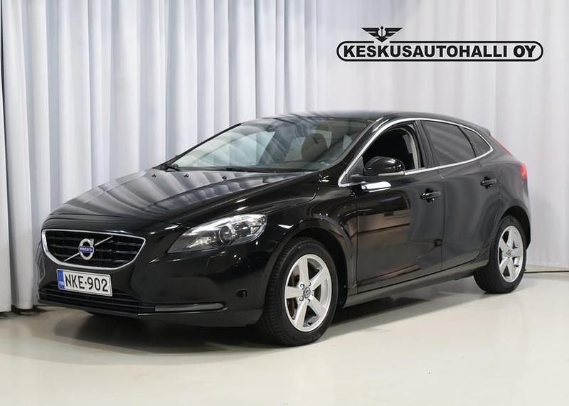 Musta Käytetty 2016 Volvo V40 Business Edition Viistoperä | 16 900 € (Hieman kallis) - Kuva 1/4
