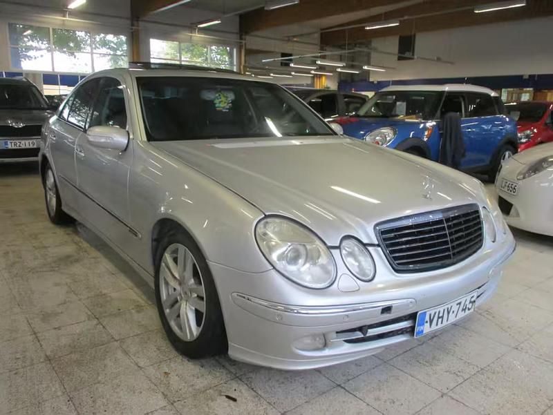 Hopea Käytetty 2004 Mercedes E320 Avantgarde Sedan | 3 980 € - Kuva 1/4