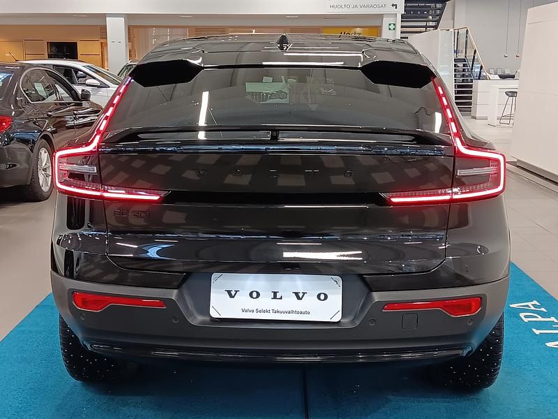Käytetty Volvo EC40 Performance 325 kW (442 HP) 2025 Musta Katumaasturi