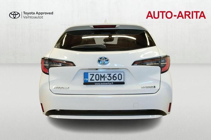 Käytetty Toyota Corolla Edition 122 HP (89 kW) 2022 Valkoinen Farmari