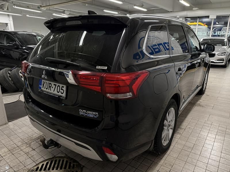 Käytetty Mitsubishi Outlander P-HEV Instyle 135 HP (99 kW) 2019 Katumaasturi