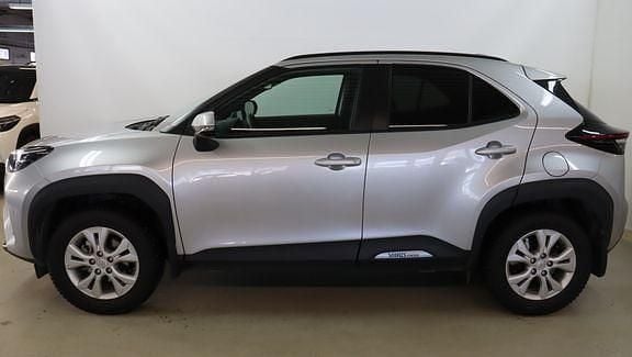 Käytetty Toyota Yaris Cross Edition 114 HP (83 kW) 2024 Hopea Katumaasturi