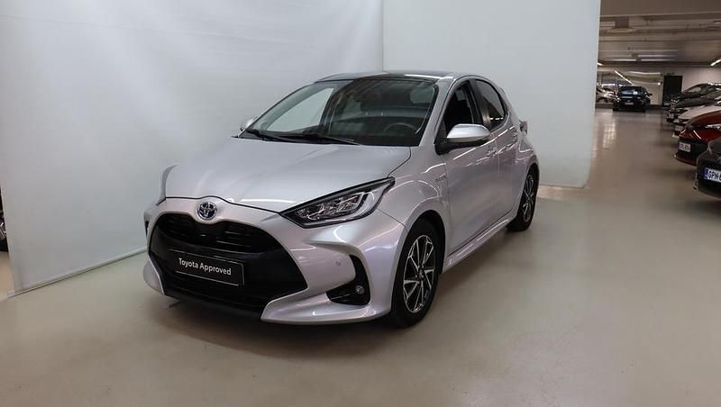 Käytetty 2021 Toyota Yaris Hybrid Style Viistoperä | 23 490 € (Hieman kallis) - Kuva 1/4