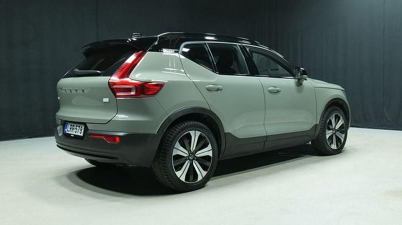 Käytetty Volvo XC40 Plus 300 kW (408 HP) 2023 Vihreä Katumaasturi