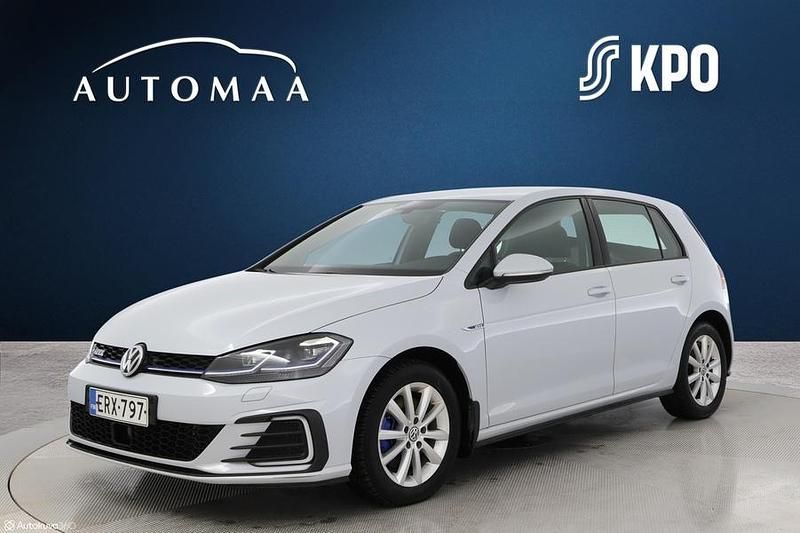 Hopea Käytetty 2018 VW Golf VII GTE Viistoperä | 15 880 € (Hyvä tarjous) - Kuva 1/4