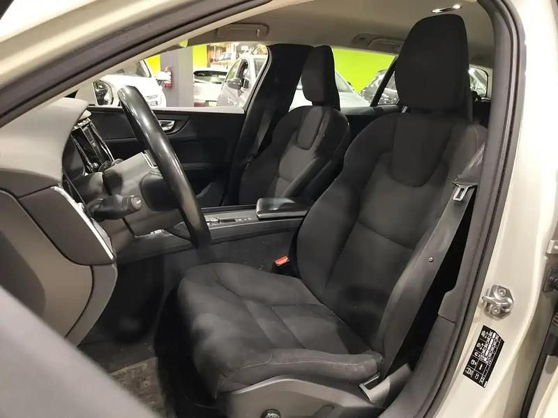 Käytetty Volvo V60 Business Edition 150 HP (110 kW) 2019 Hopea / harmaa Farmari