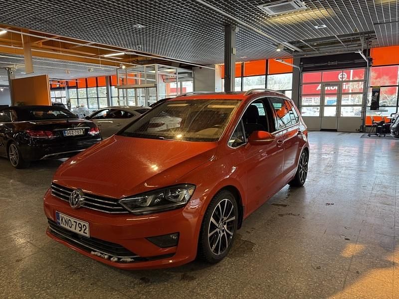 Käytetty VW Golf Sportsvan Highline 125 HP (91 kW) 2016 Tila-auto