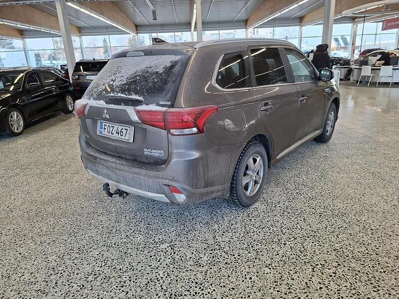 Käytetty Mitsubishi Outlander P-HEV Instyle 150 HP (110 kW) 2019 Ruskea Katumaasturi