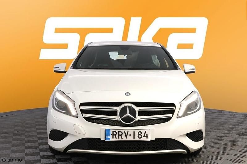Käytetty Mercedes A180 Business 109 HP (80 kW) 2014 Viistoperä