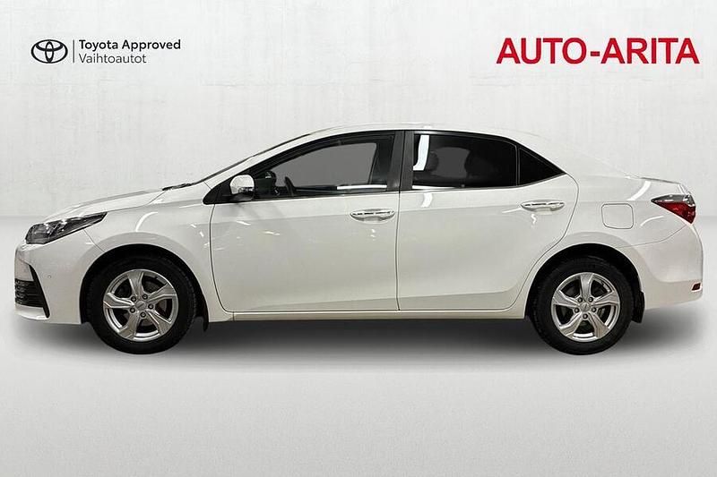 Käytetty Toyota Corolla Multidrive S 132 HP (97 kW) 2017 Valkoinen Sedan