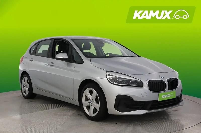 Käytetty BMW 225 Active Tourer Sport Line 224 HP (164 kW) 2020 Hopea / harmaa Tila-auto