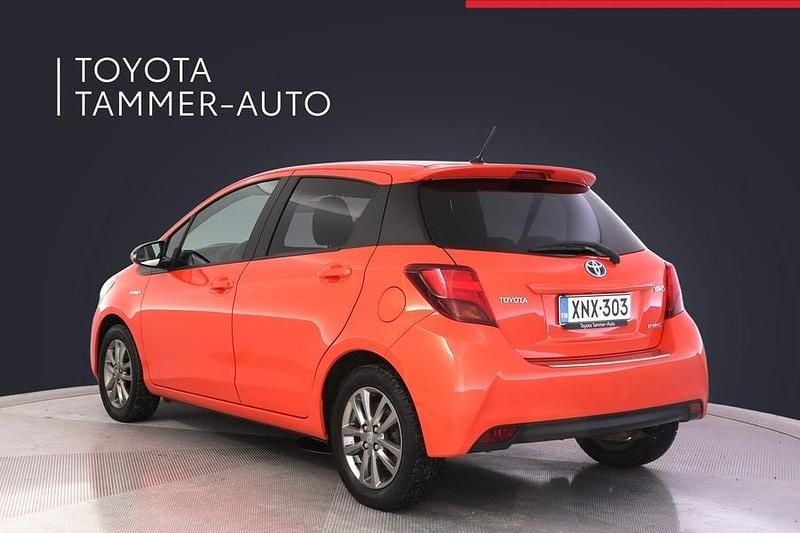Käytetty Toyota Yaris Hybrid 73 HP (53 kW) 2016 Oranssi Viistoperä