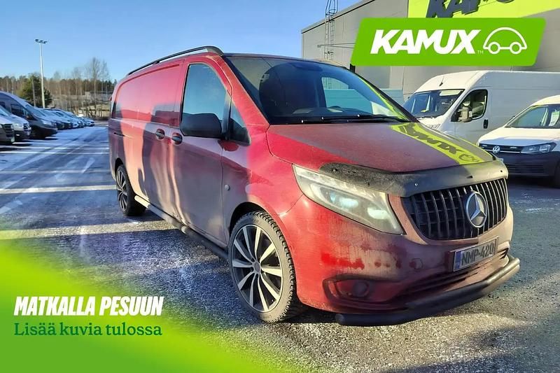 Punainen Käytetty 2022 Mercedes Vito Tila-auto | 53 900 € - Kuva 1/4