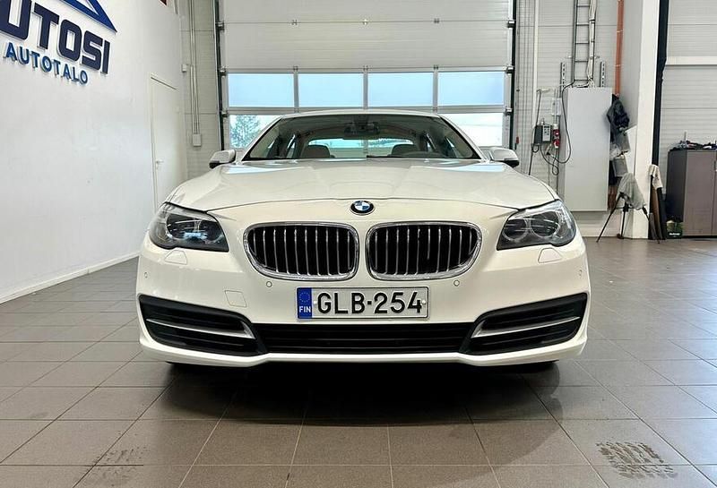 Käytetty BMW 520 Comfort Edition 250 HP (183 kW) 2014 Valkoinen Sedan