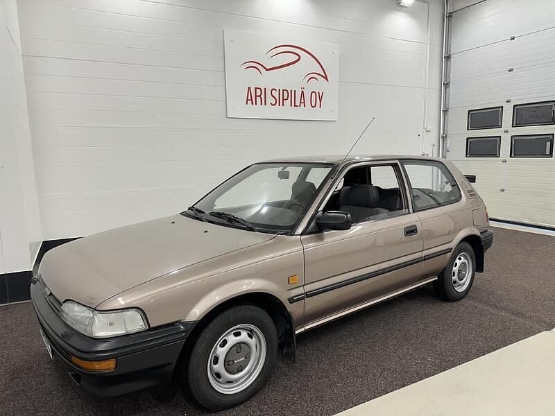Käytetty Toyota Corolla 1989 Ruskea Viistoperä