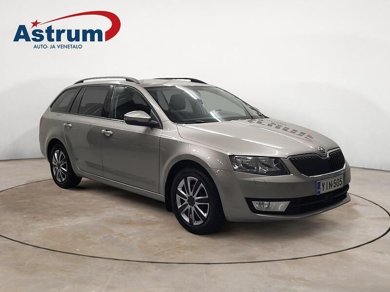 Käytetty Skoda Octavia Ambition 105 HP (77 kW) 2014 Ruskea Farmari