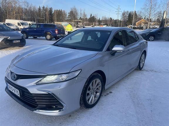 Käytetty Toyota Camry Style 218 HP (160 kW) 2023 Hopea Sedan