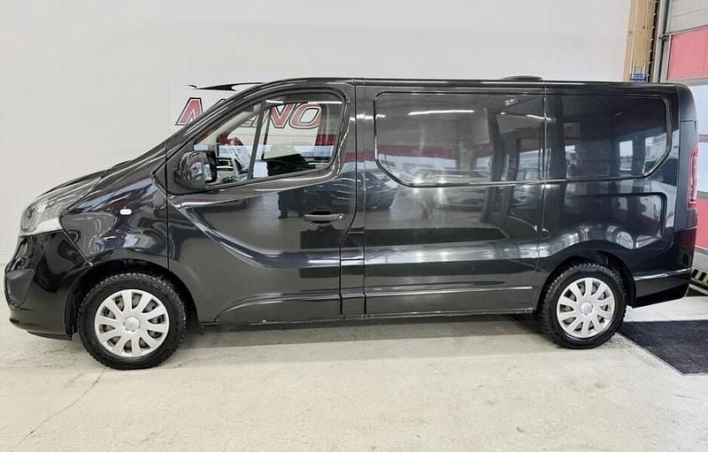 Käytetty Opel Vivaro Edition 120 HP (88 kW) 2015 Tila-auto