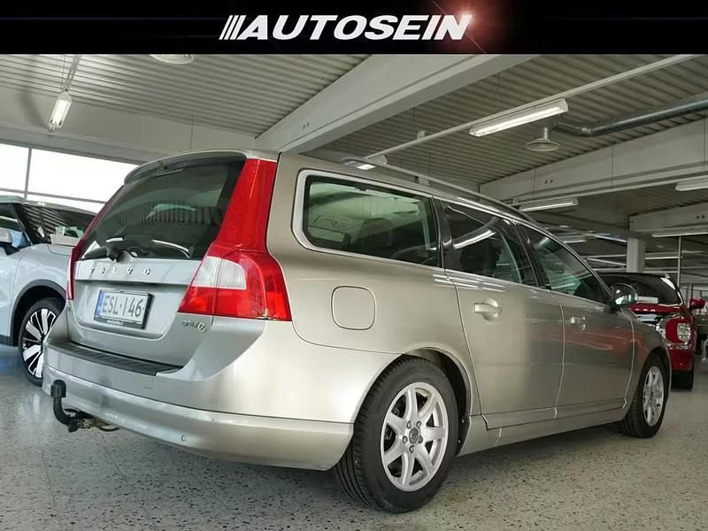 Käytetty Volvo V70 Momentum 109 HP (80 kW) 2010 Farmari
