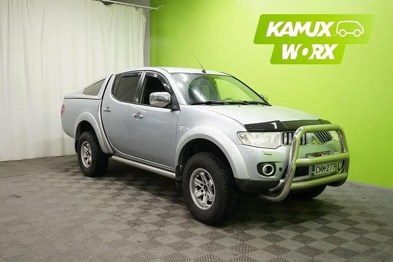 Hopea / harmaa Käytetty 2010 Mitsubishi L200 Nouto | 13 870 € (Perustarjous) - Kuva 1/4