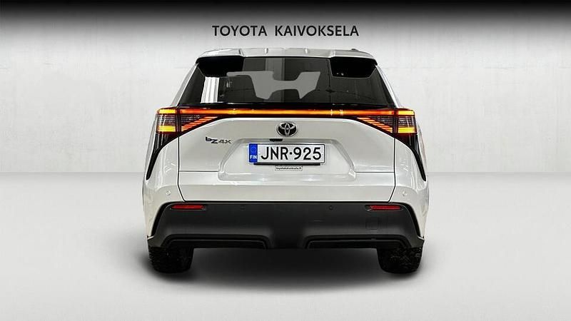 Käytetty Toyota bZ4X Business Edition 2025 Valkoinen Katumaasturi
