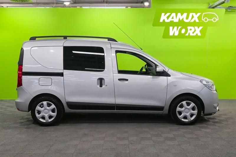Käytetty Dacia Dokker Ambiance 90 HP (66 kW) 2013 Hopea / harmaa Tila-auto