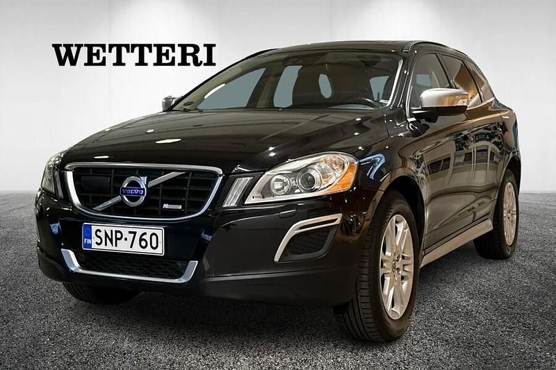 Musta Käytetty 2013 Volvo XC60 R-Design Katumaasturi | 17 900 € (Hyvä tarjous) - Kuva 1/4