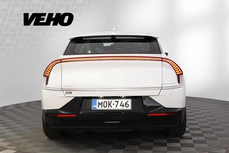 Käytetty Kia EV6 172 kW (235 HP) 2022 Valkoinen Katumaasturi
