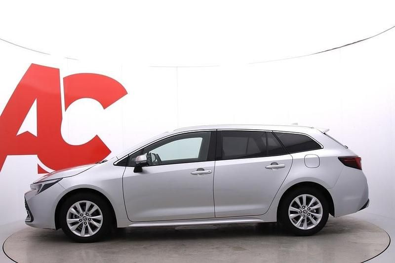 Käytetty Toyota Corolla Active 140 HP (102 kW) 2024 Hopea Farmari