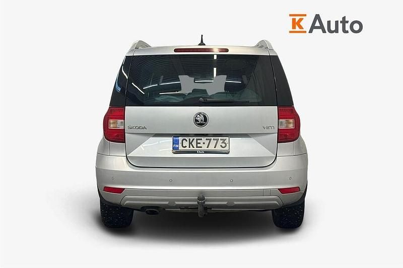 Käytetty Skoda Yeti 110 HP (80 kW) 2016 Harmaa Katumaasturi