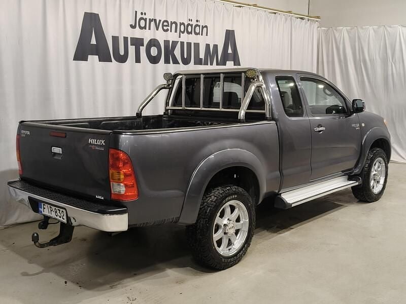 Käytetty Toyota HiLux 120 HP (88 kW) 2008 Harmaa Nouto