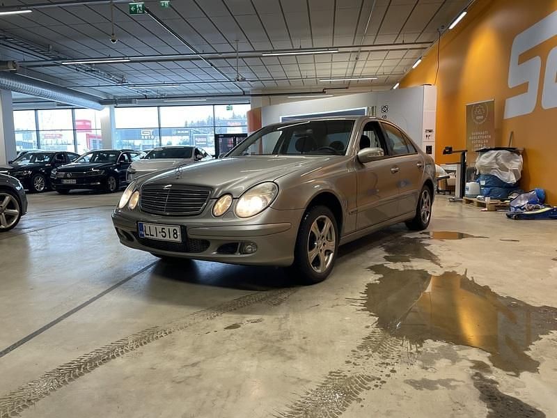Käytetty Mercedes E200 122 HP (89 kW) 2005 Sedan