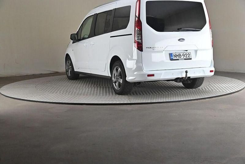 Käytetty Ford Tourneo Titanium 120 HP (88 kW) 2021 Tila-auto