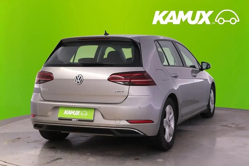 Käytetty VW Golf Comfortline 131 HP (96 kW) 2018 Hopea / harmaa Sedan