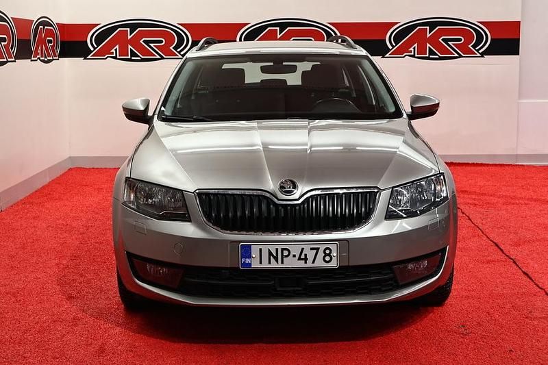 Käytetty Skoda Octavia Ambition 110 HP (80 kW) 2017 Ruskea Farmari