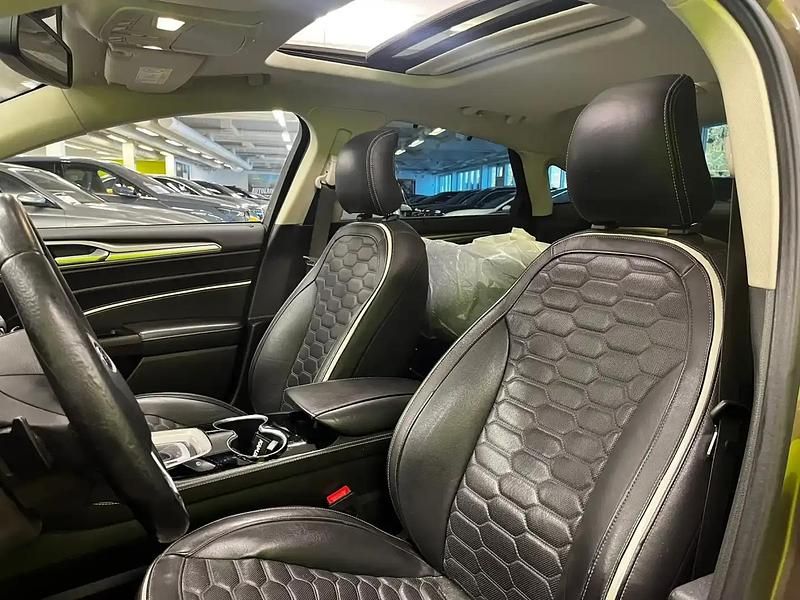 Käytetty Ford Mondeo Vignale 179 HP (131 kW) 2016 Ruskea Sedan