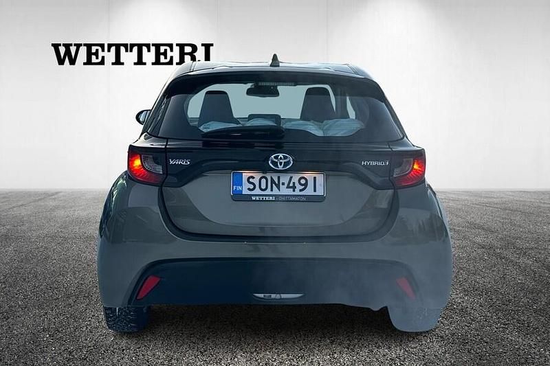 Käytetty Toyota Yaris Hybrid Active 116 HP (85 kW) 2020 Viistoperä