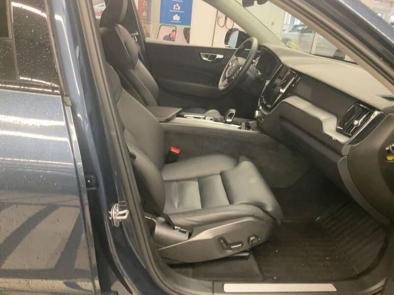 Käytetty Volvo XC60 Performance 350 HP (257 kW) 2023 Katumaasturi