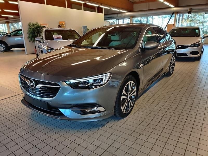 Käytetty Opel Insignia Executive 165 HP (121 kW) 2020 Viistoperä