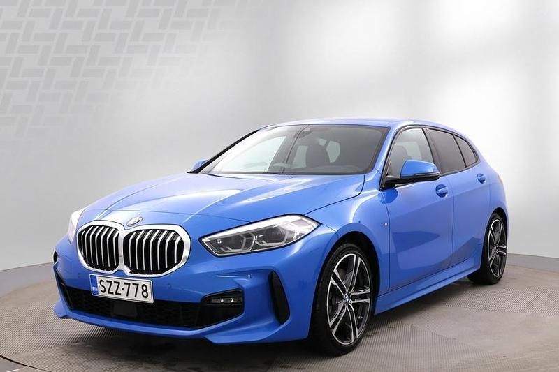 Sininen Käytetty 2020 BMW 120 M Sport Viistoperä | 27 490 € - Kuva 1/4