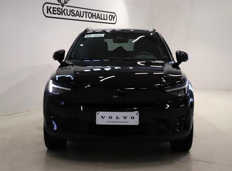 Käytetty Volvo EX40 Performance 325 kW (442 HP) 2025 Musta Katumaasturi