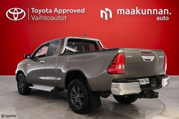 Käytetty Toyota HiLux Active 150 HP (110 kW) 2023 Ruskea (beige) Nouto