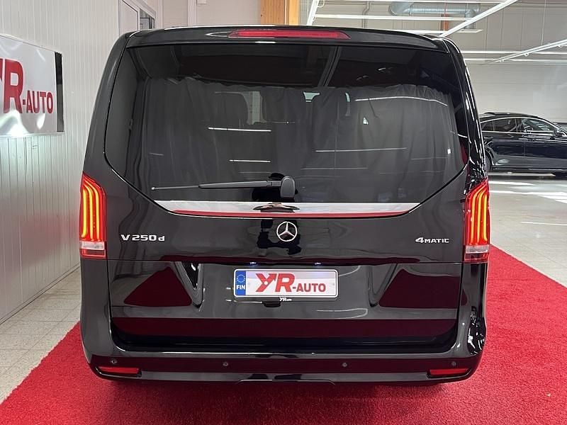 Käytetty Mercedes V250 Exclusive 190 HP (139 kW) 2023 Tila-auto